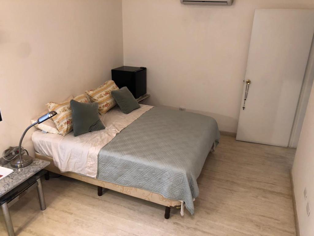 Apartamento en Alquiler en Campo Alegre, Caracas – 76m², 1 Habitación, 2 Baños y 2 Puestos de Estacionamiento