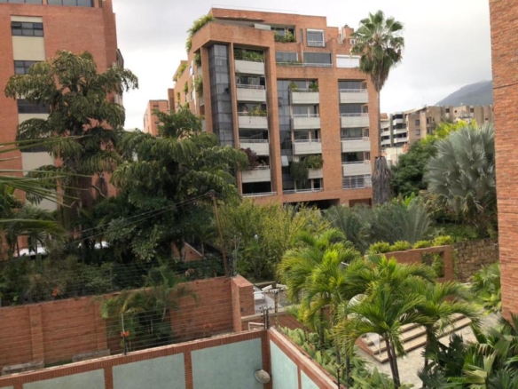 Apartamento en Alquiler en Campo Alegre, Caracas – 76m², 1 Habitación, 2 Baños y 2 Puestos de Estacionamiento