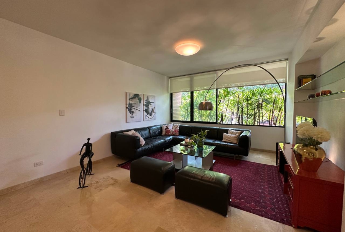 Apartamento en Alquiler en Campo Alegre, Caracas – 89m², 1 Habitación, 1.5 Baños y 2 Puestos de Estacionamiento