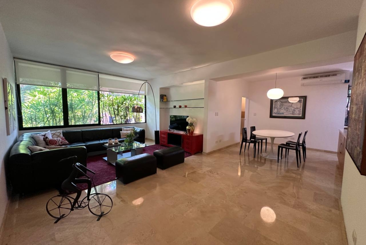 Apartamento en Alquiler en Campo Alegre, Caracas – 89m², 1 Habitación, 1.5 Baños y 2 Puestos de Estacionamiento