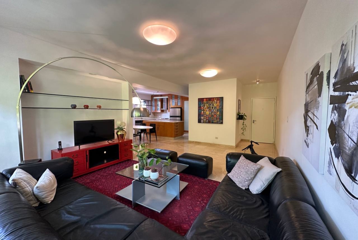 Apartamento en Alquiler en Campo Alegre, Caracas – 89m², 1 Habitación, 1.5 Baños y 2 Puestos de Estacionamiento