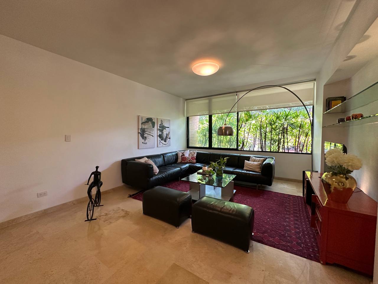 Campo Alegre-Merlot-Sala Apartamento en Alquiler en Campo Alegre, Caracas – 89m², 1 Habitación, 1.5 Baños y 2 Puestos de Estacionamiento