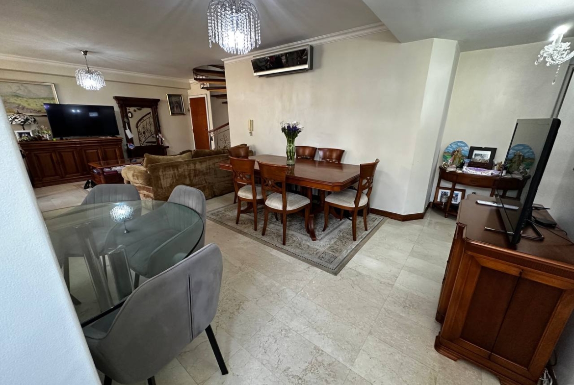 Pent House Dúplex en Venta en Campo Alegre, Caracas – 218m², 4 Habitaciones, 4 Baños y 4 Puestos de Estacionamiento