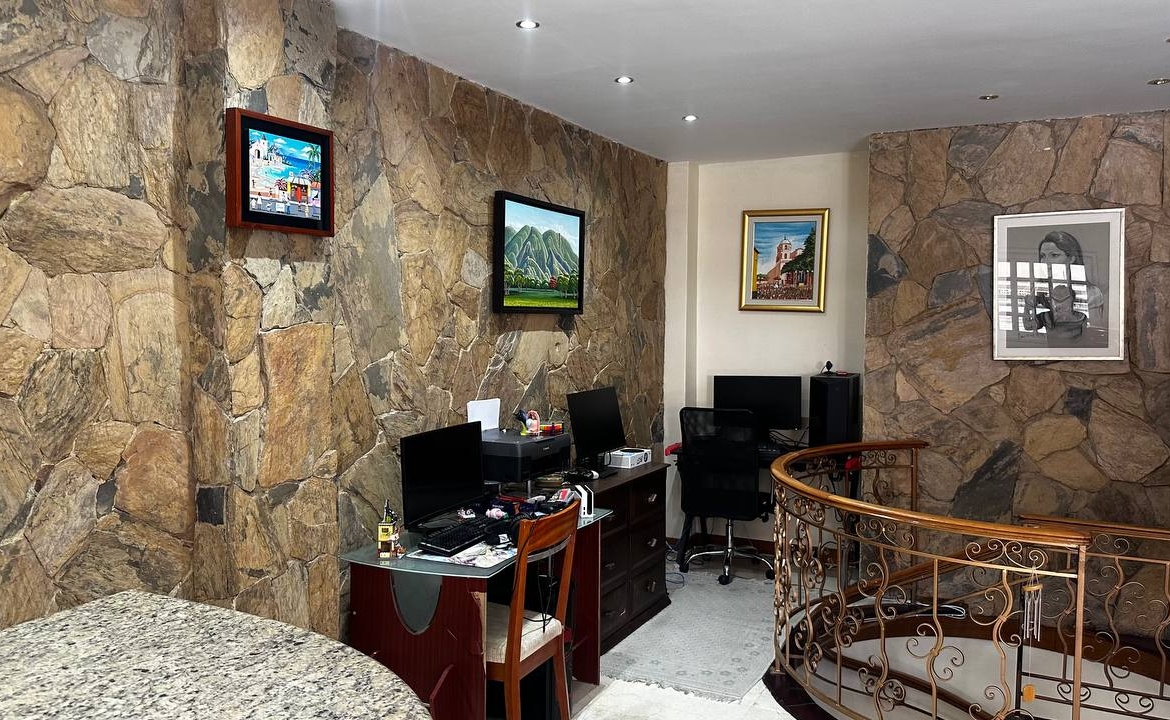 Pent House Dúplex en Venta en Campo Alegre, Caracas – 218m², 4 Habitaciones, 4 Baños y 4 Puestos de Estacionamiento