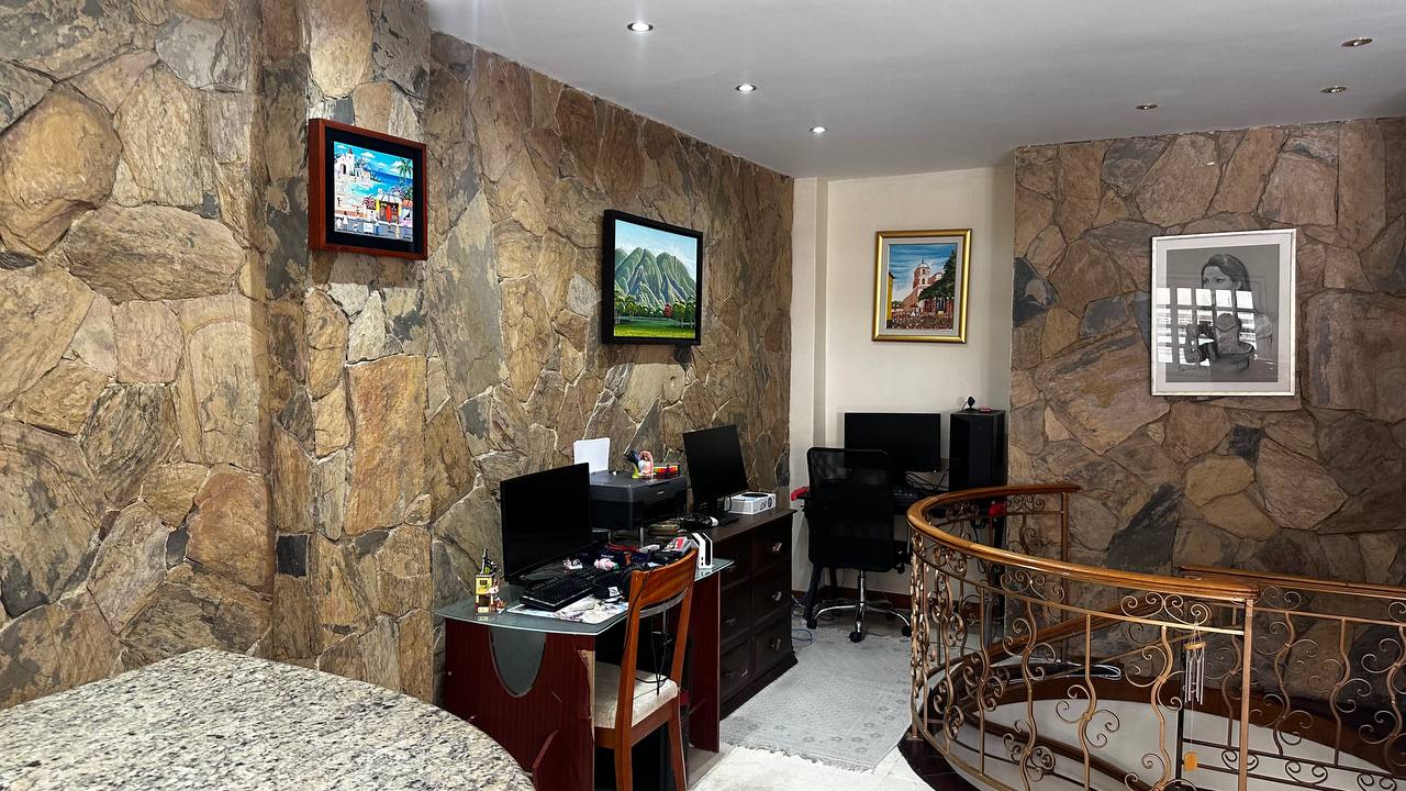Campo Alegre-PH-Sala Pent House Dúplex en Venta en Campo Alegre, Caracas – 218m², 4 Habitaciones, 4 Baños y 4 Puestos de Estacionamiento