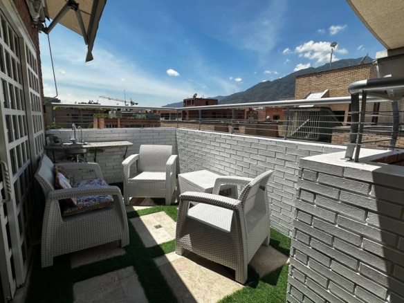 Pent House Dúplex en Venta en Campo Alegre, Caracas – 218m², 4 Habitaciones, 4 Baños y 4 Puestos de Estacionamiento