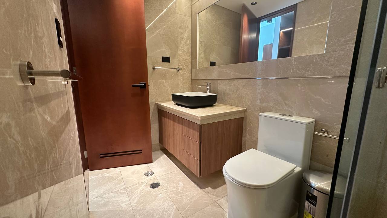 Campo Alegre-Piso1-Baño Apartamento en Venta y Alquiler en Campo Alegre, Caracas – 67m², 1 Habitación, 1 Baño y 2 Puestos de Estacionamiento