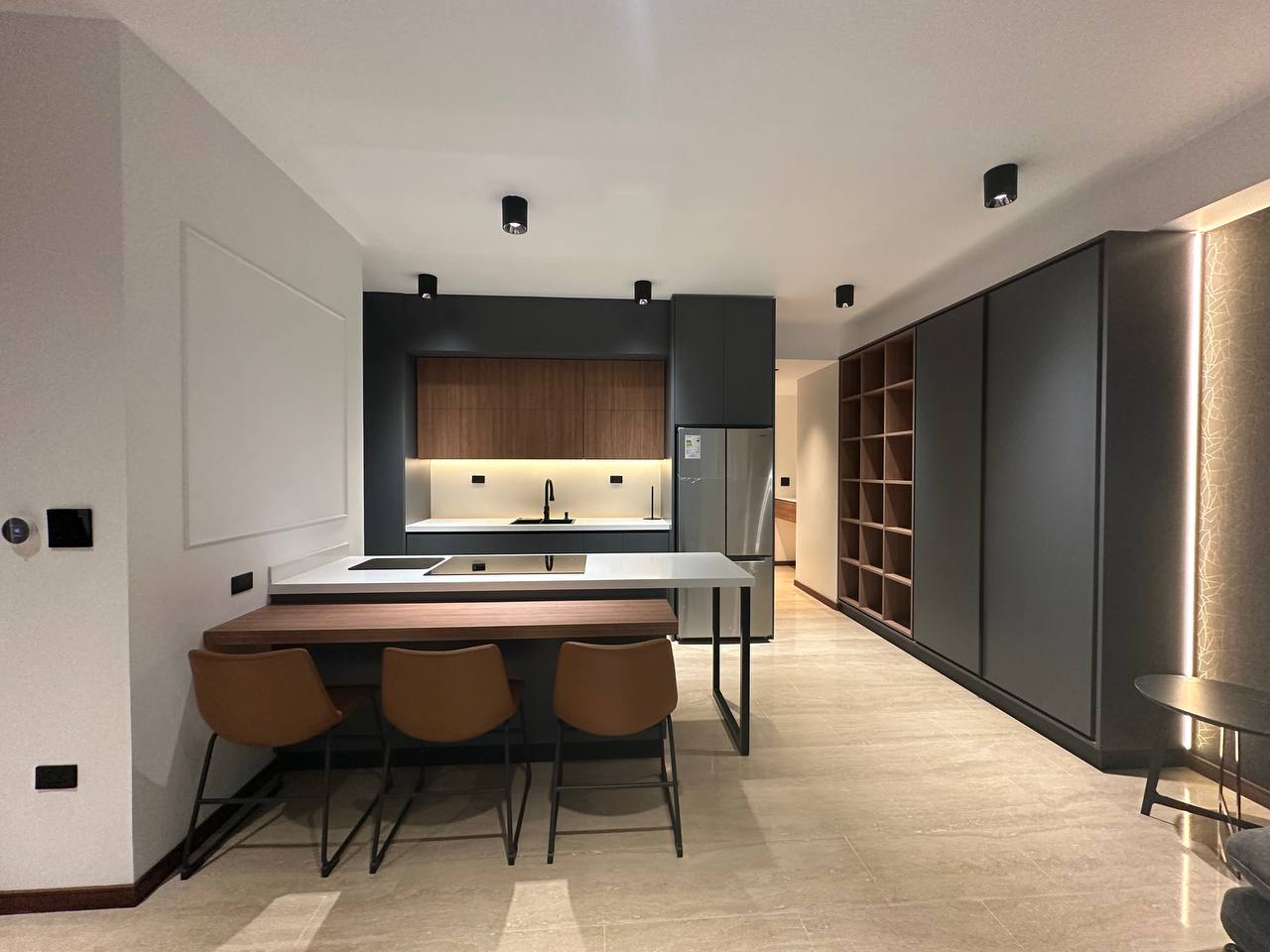 Campo Alegre-Piso1-Comedor Apartamento en Venta y Alquiler en Campo Alegre, Caracas – 67m², 1 Habitación, 1 Baño y 2 Puestos de Estacionamiento