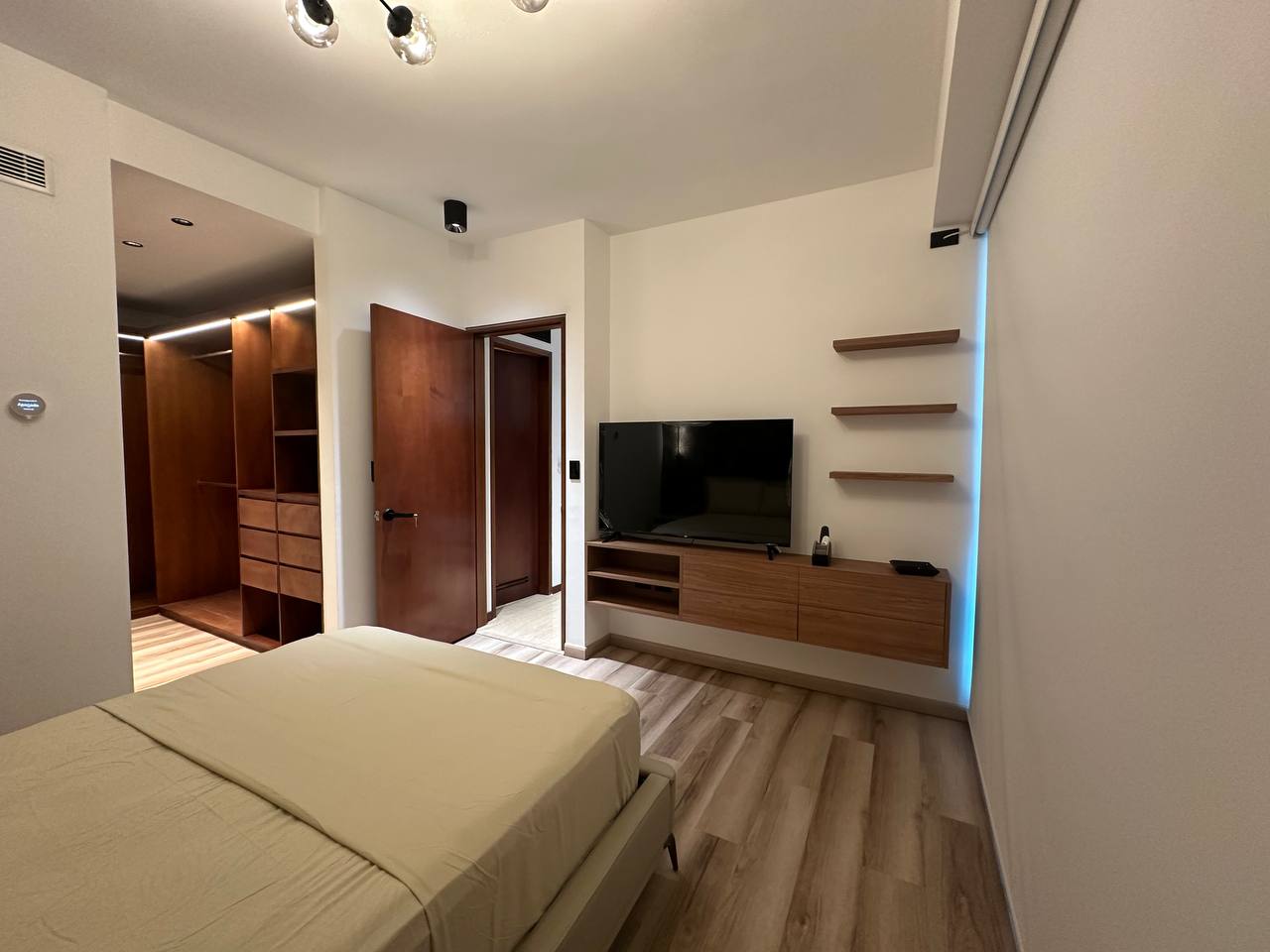 Campo Alegre-Piso1-Dormitorio (3) Apartamento en Venta y Alquiler en Campo Alegre, Caracas – 67m², 1 Habitación, 1 Baño y 2 Puestos de Estacionamiento