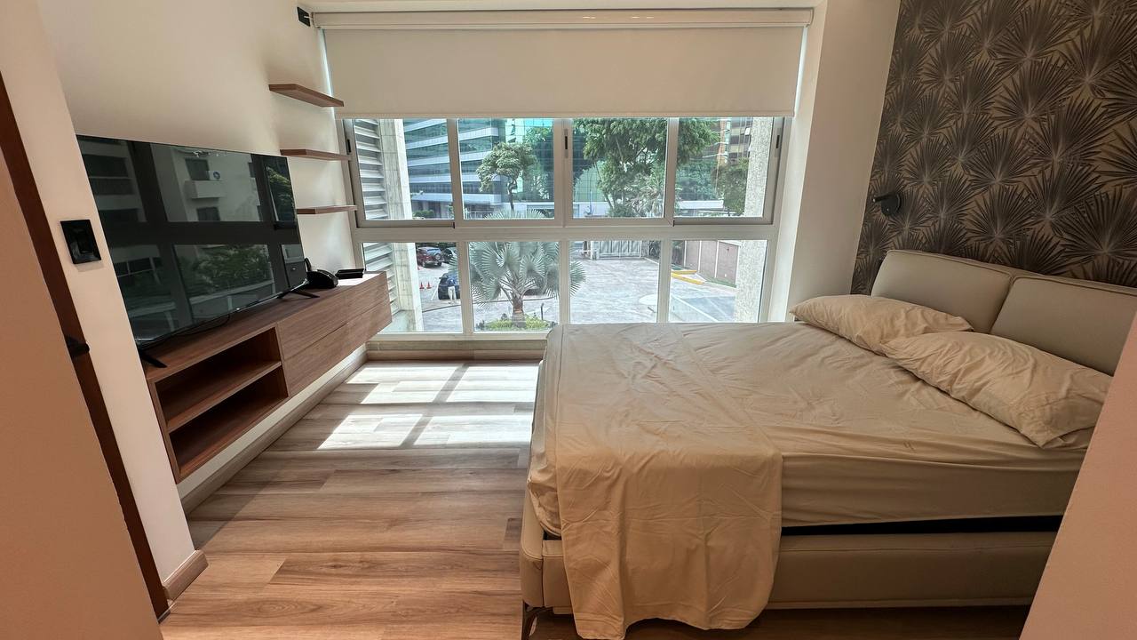 Campo Alegre-Piso1-Dormitorio Apartamento en Venta y Alquiler en Campo Alegre, Caracas – 67m², 1 Habitación, 1 Baño y 2 Puestos de Estacionamiento