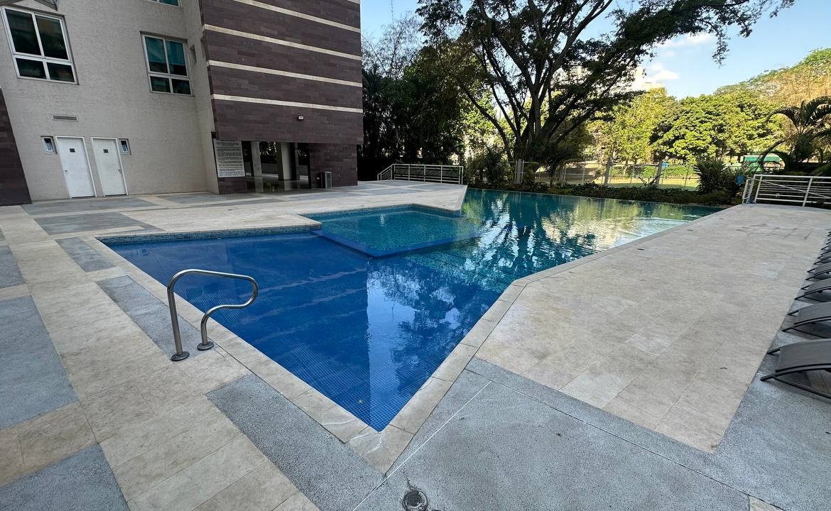 Apartamento en Venta y Alquiler en Campo Alegre, Caracas – 67m², 1 Habitación, 1 Baño y 2 Puestos de Estacionamiento
