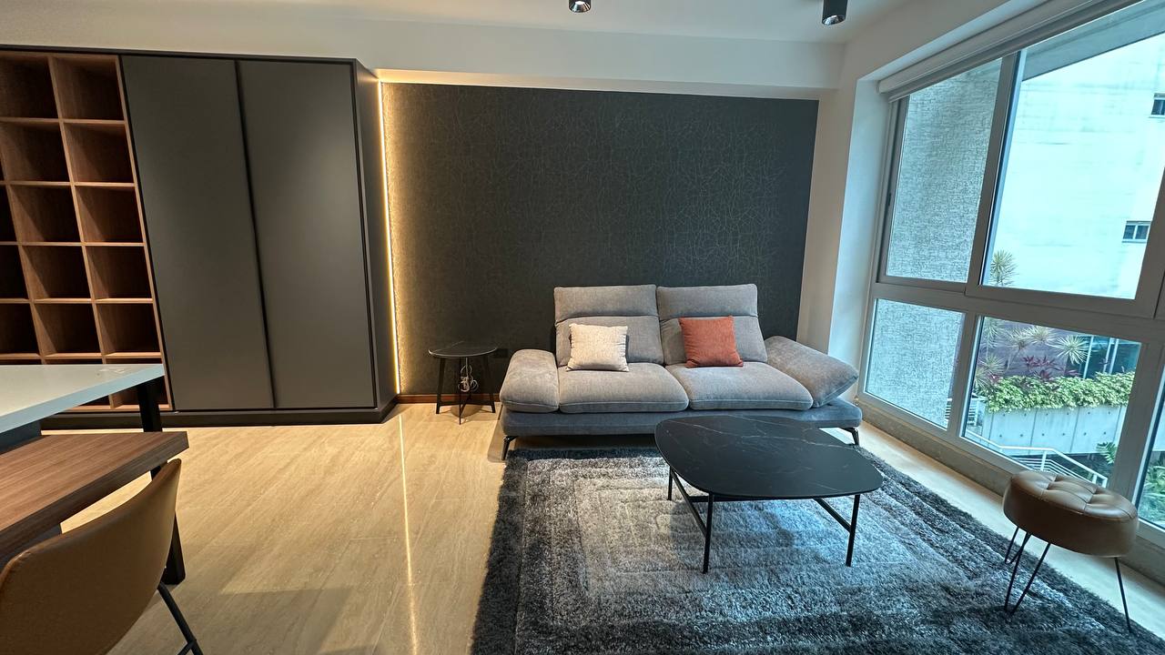 Campo Alegre-Piso1-Sala (3) Apartamento en Venta y Alquiler en Campo Alegre, Caracas – 67m², 1 Habitación, 1 Baño y 2 Puestos de Estacionamiento
