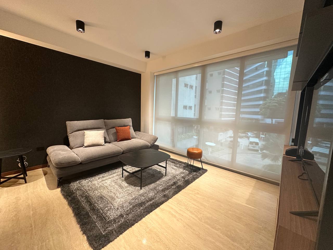 Campo Alegre-Piso1-Sala Apartamento en Venta y Alquiler en Campo Alegre, Caracas – 67m², 1 Habitación, 1 Baño y 2 Puestos de Estacionamiento