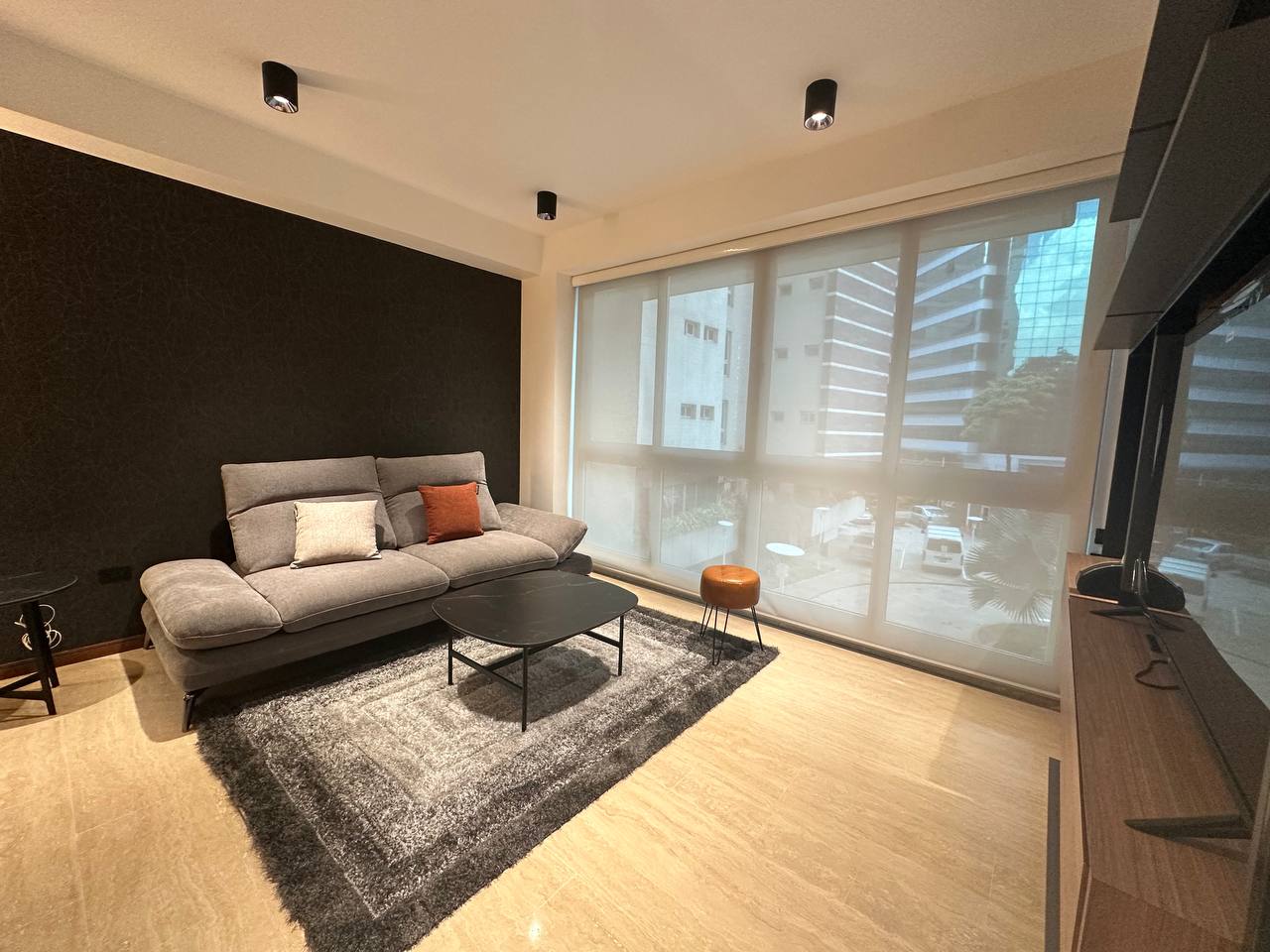 Campo Alegre-Piso1-Sala2 Apartamento en Venta y Alquiler en Campo Alegre, Caracas – 67m², 1 Habitación, 1 Baño y 2 Puestos de Estacionamiento