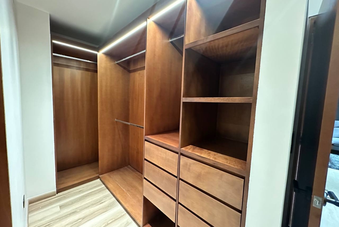 Apartamento en Venta y Alquiler en Campo Alegre, Caracas – 67m², 1 Habitación, 1 Baño y 2 Puestos de Estacionamiento