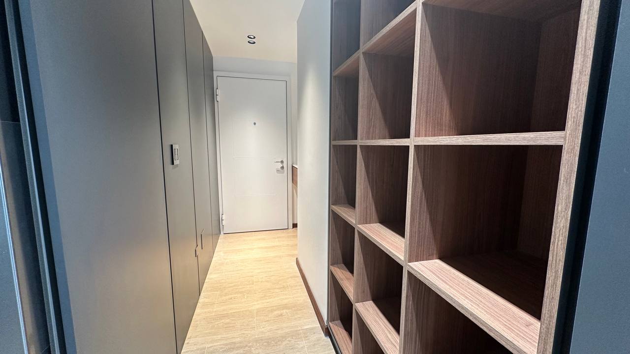 Campo Alegre-Piso1-Vestier Apartamento en Venta y Alquiler en Campo Alegre, Caracas – 67m², 1 Habitación, 1 Baño y 2 Puestos de Estacionamiento