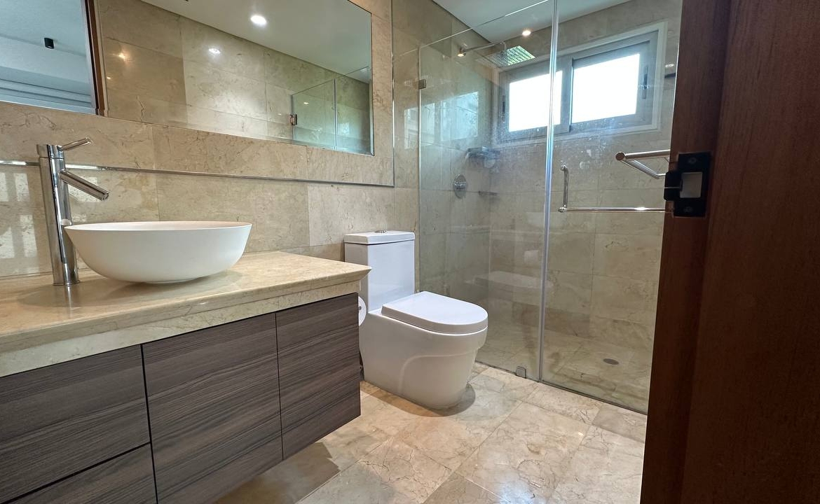 Apartamento en Alquiler en Campo Alegre, Caracas – 90m², 2 Habitaciones, 2 Baños y 2 Puestos de Estacionamiento