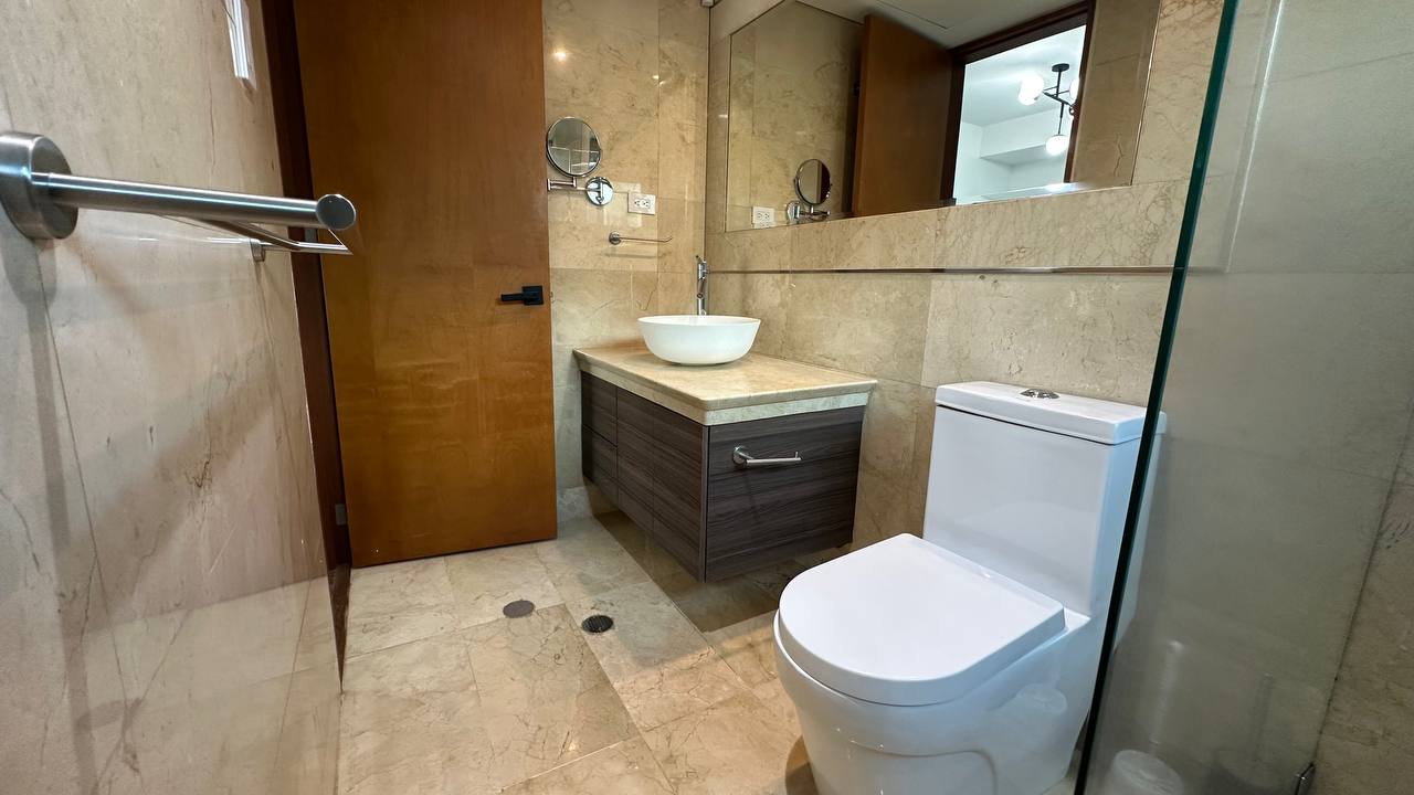 Campo Alegre-Piso9-Baño2 Apartamento en Alquiler en Campo Alegre, Caracas – 90m², 2 Habitaciones, 2 Baños y 2 Puestos de Estacionamiento