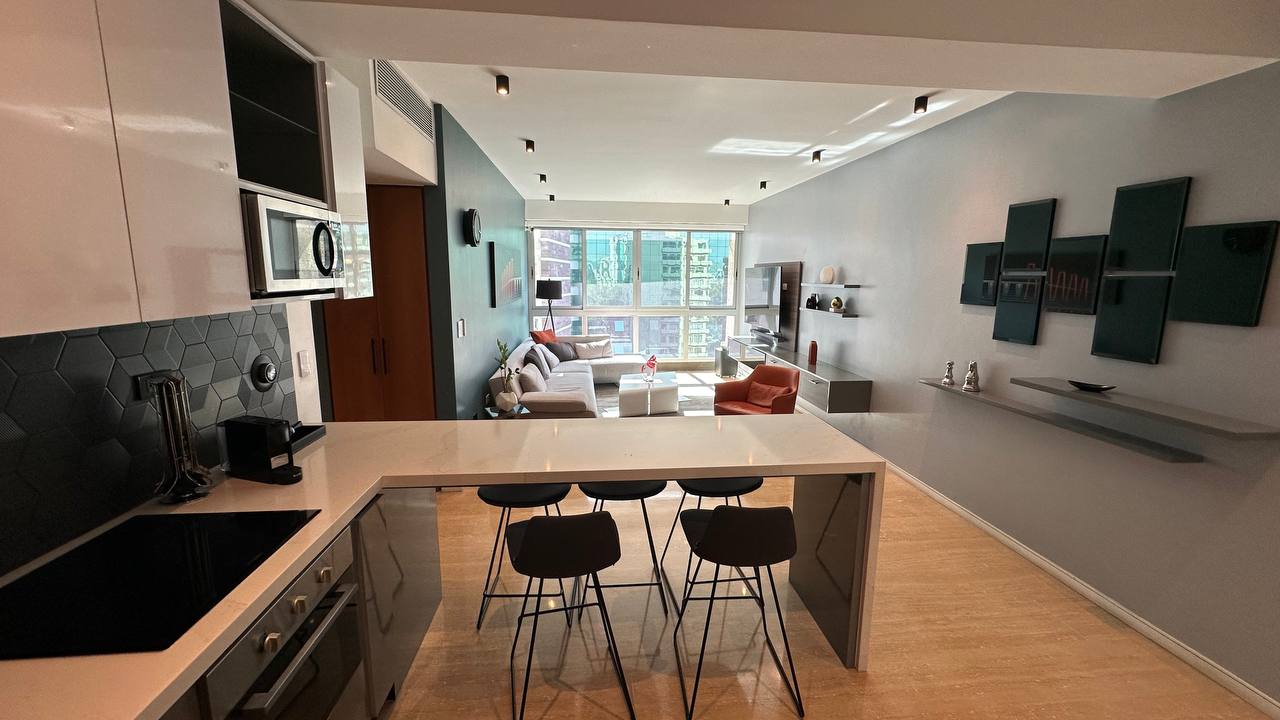 Campo Alegre-Piso9-Comedor Apartamento en Alquiler en Campo Alegre, Caracas – 90m², 2 Habitaciones, 2 Baños y 2 Puestos de Estacionamiento