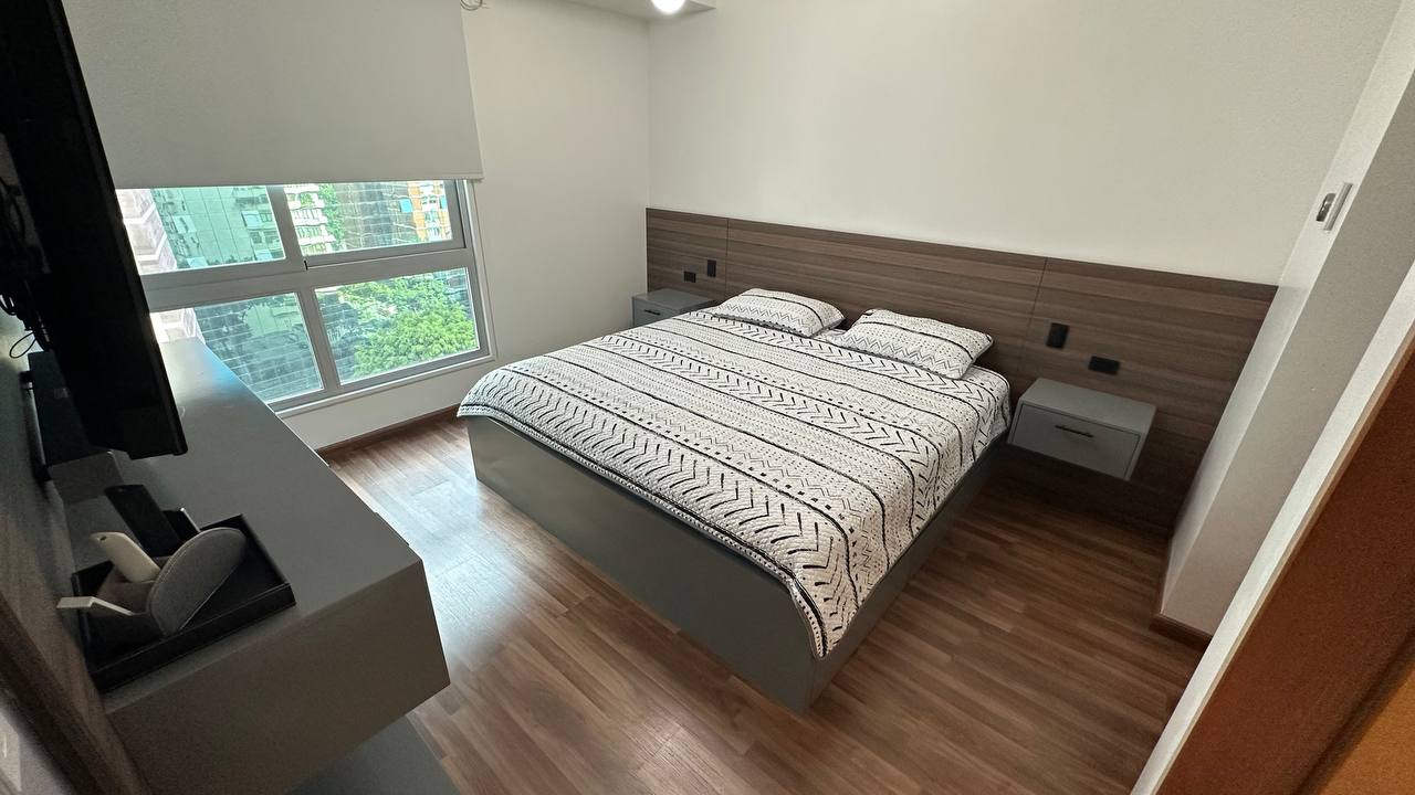 Campo Alegre-Piso9-Dormitorio Apartamento en Alquiler en Campo Alegre, Caracas – 90m², 2 Habitaciones, 2 Baños y 2 Puestos de Estacionamiento