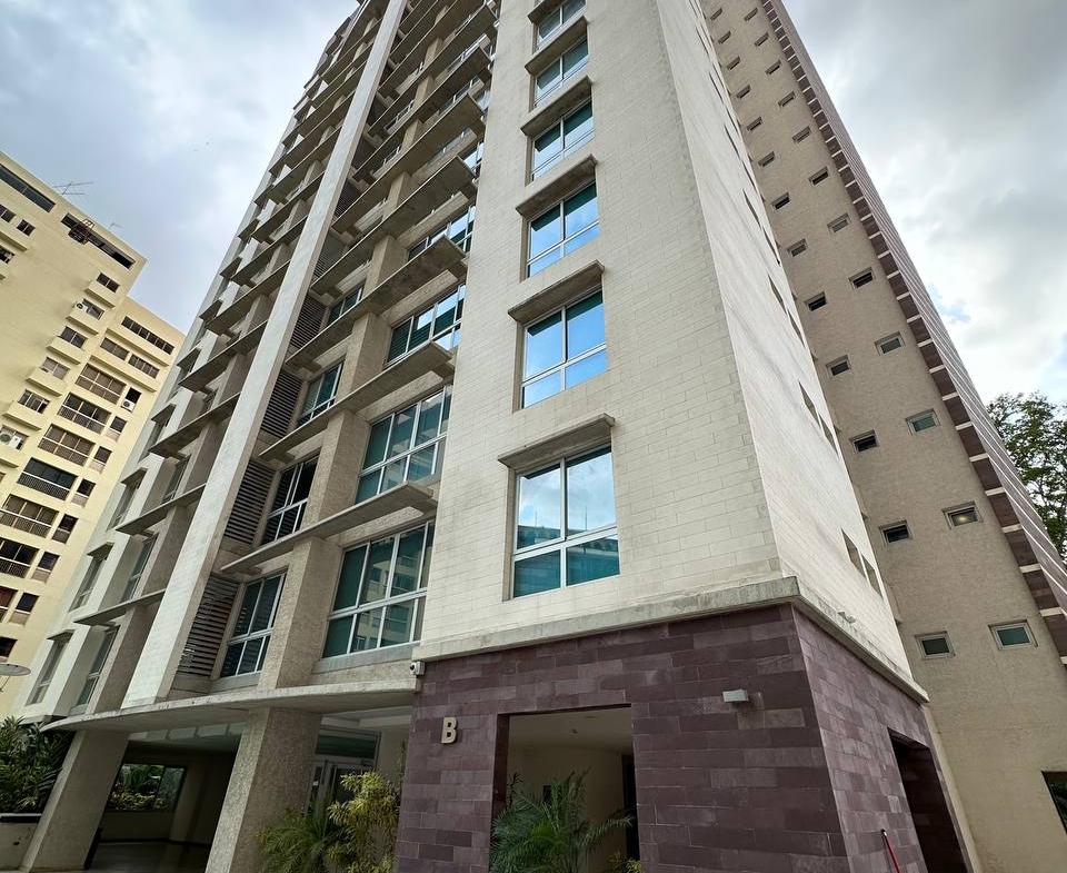 Apartamento en Alquiler en Campo Alegre, Caracas – 90m², 2 Habitaciones, 2 Baños y 2 Puestos de Estacionamiento