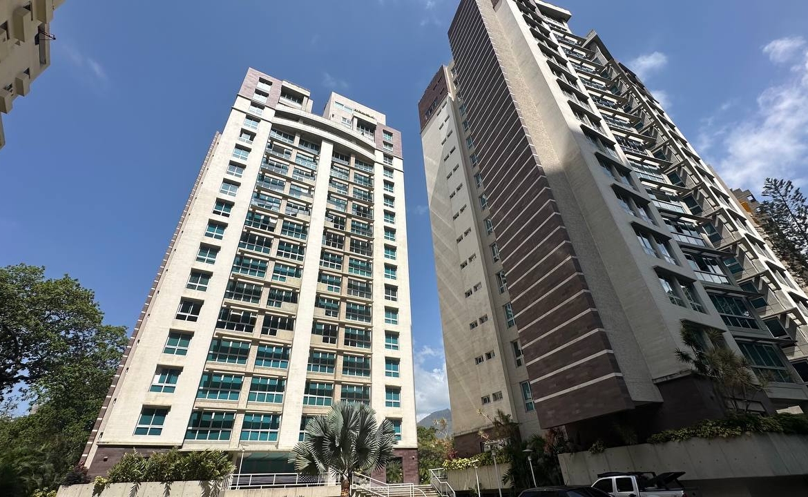 Apartamento en Alquiler en Campo Alegre, Caracas – 90m², 2 Habitaciones, 2 Baños y 2 Puestos de Estacionamiento