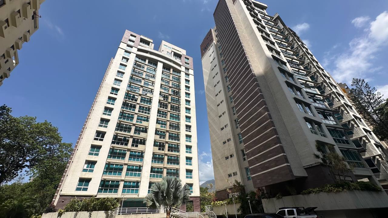 Campo Alegre-Piso9-Fachada2 Apartamento en Alquiler en Campo Alegre, Caracas – 90m², 2 Habitaciones, 2 Baños y 2 Puestos de Estacionamiento