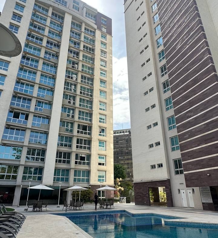 Apartamento en Alquiler en Campo Alegre, Caracas – 90m², 2 Habitaciones, 2 Baños y 2 Puestos de Estacionamiento