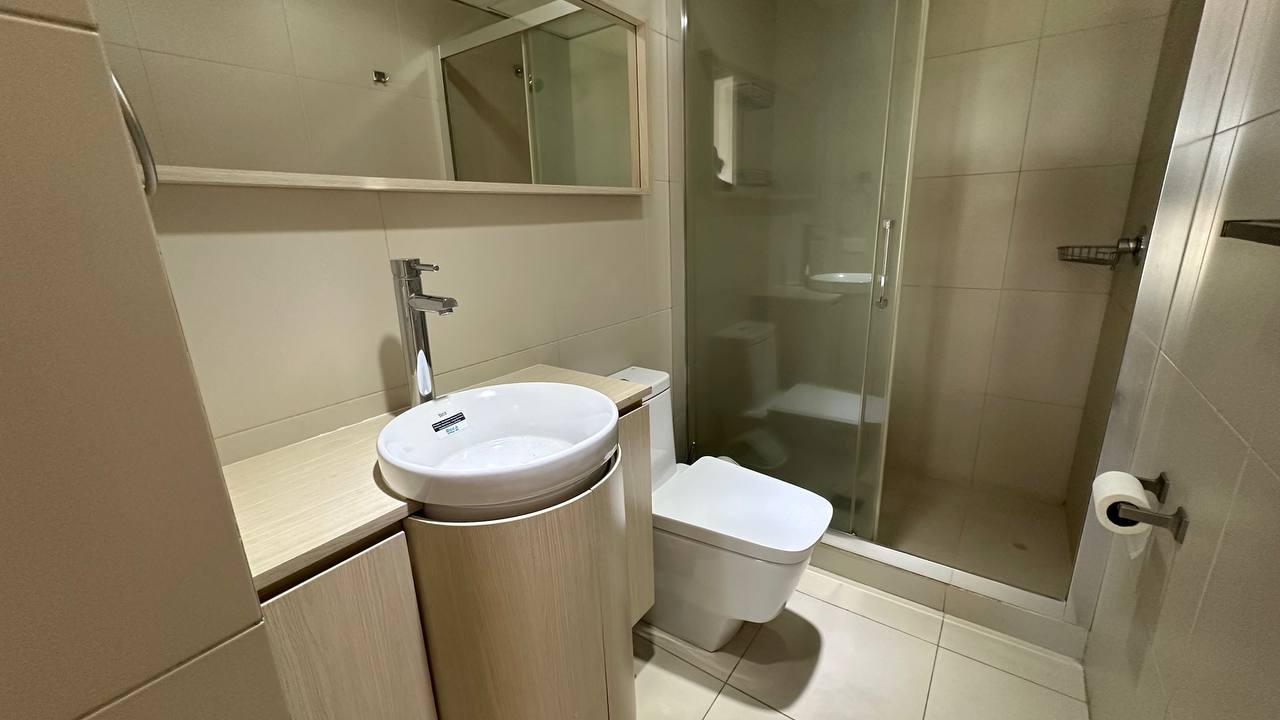 Campo Alegre-Premier11-Baño Apartamento en Alquiler en Campo Alegre, Caracas – 60m², 1 Habitación, 1 Baño y 1 Puesto de Estacionamiento
