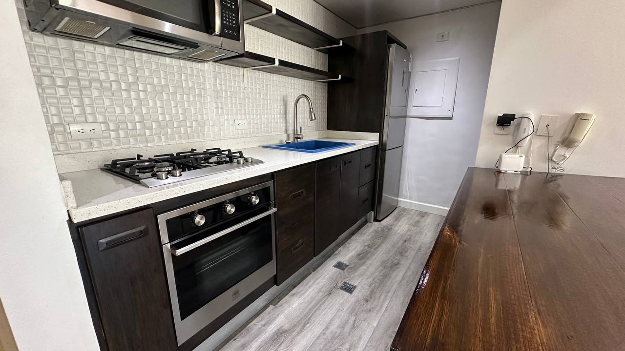 Campo Alegre-Premier12-Cocina Apartamento en Alquiler en Campo Alegre, Caracas – 60m², 1 Habitación, 1 Baño y 1 Puesto de Estacionamiento