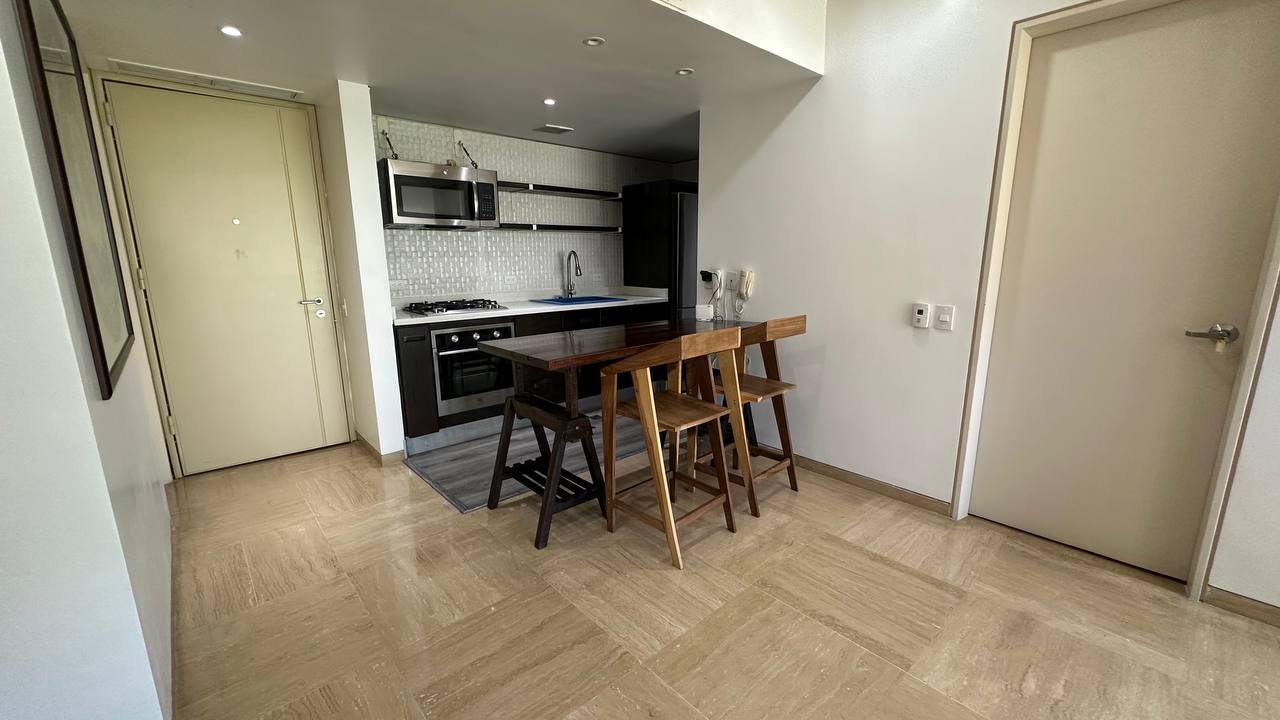 Campo Alegre-Premier12-Comedor Apartamento en Alquiler en Campo Alegre, Caracas – 60m², 1 Habitación, 1 Baño y 1 Puesto de Estacionamiento
