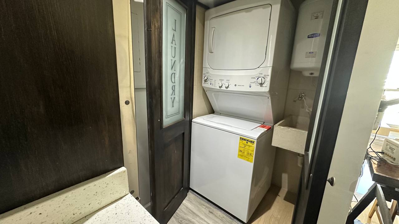 Campo Alegre-Premier12-Lavanderia Apartamento en Alquiler en Campo Alegre, Caracas – 60m², 1 Habitación, 1 Baño y 1 Puesto de Estacionamiento