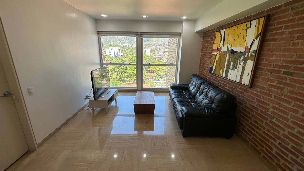 Campo Alegre-Premier12-Sala Apartamento en Alquiler en Campo Alegre, Caracas – 60m², 1 Habitación, 1 Baño y 1 Puesto de Estacionamiento