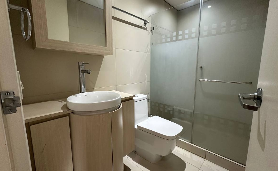 Apartamento en Alquiler en Campo Alegre, Caracas – 92m², 2 Habitaciones, 2 Baños y 2 Puestos de Estacionamiento