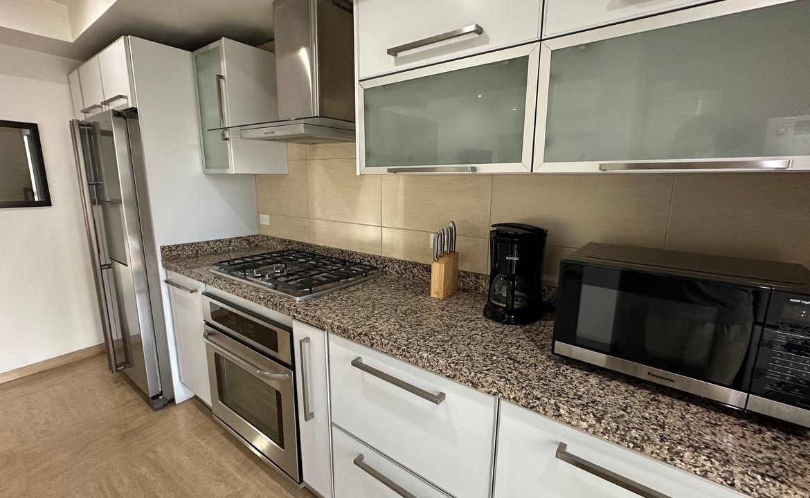 Apartamento en Alquiler en Campo Alegre, Caracas – 92m², 2 Habitaciones, 2 Baños y 2 Puestos de Estacionamiento