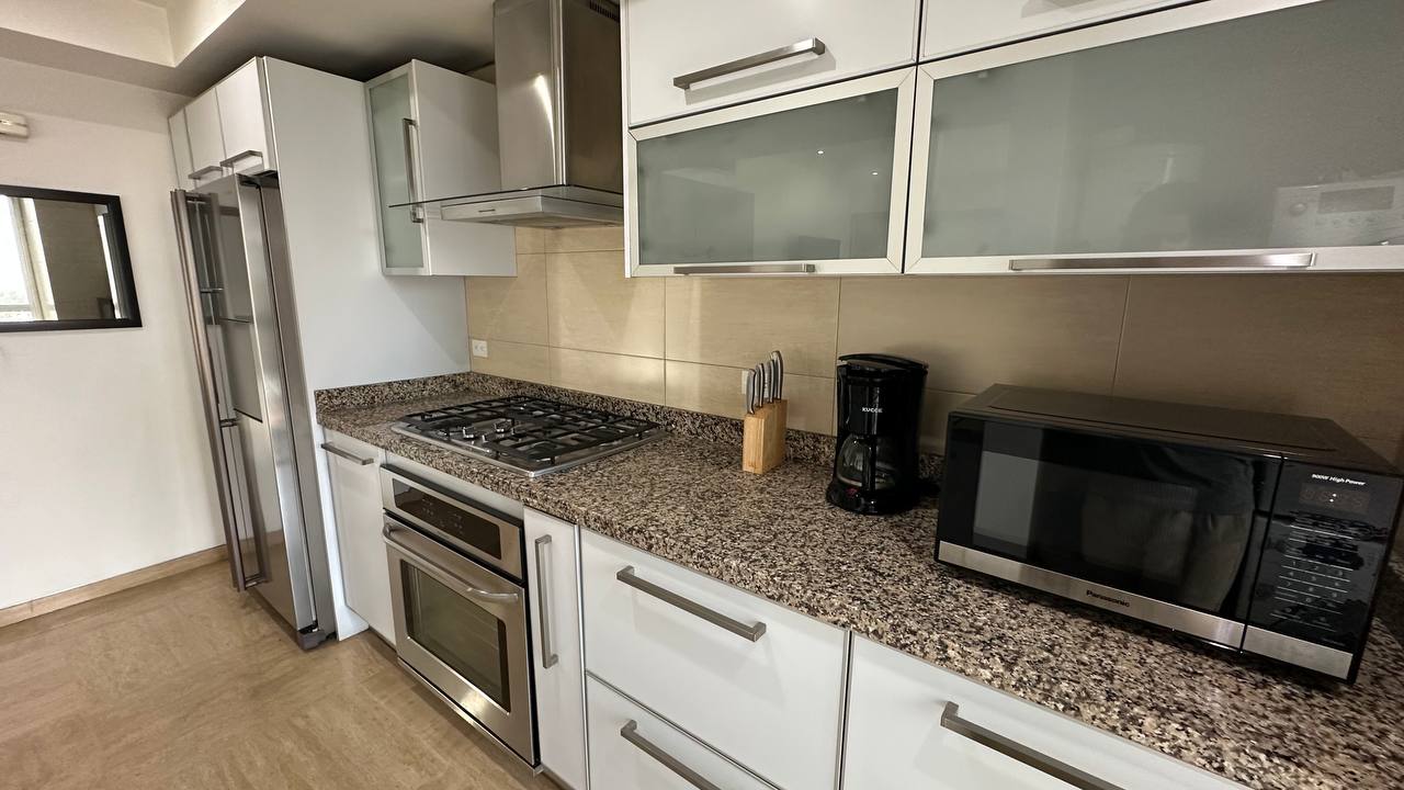 Campo Alegre-Premier6-Cocina Apartamento en Alquiler en Campo Alegre, Caracas – 92m², 2 Habitaciones, 2 Baños y 2 Puestos de Estacionamiento