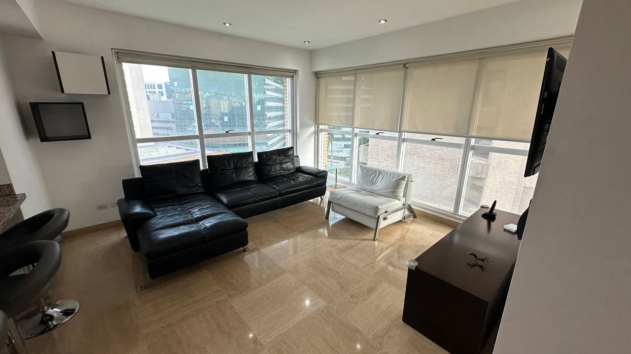 Campo Alegre-Premier6-Sala (2) Apartamento en Alquiler en Campo Alegre, Caracas – 92m², 2 Habitaciones, 2 Baños y 2 Puestos de Estacionamiento