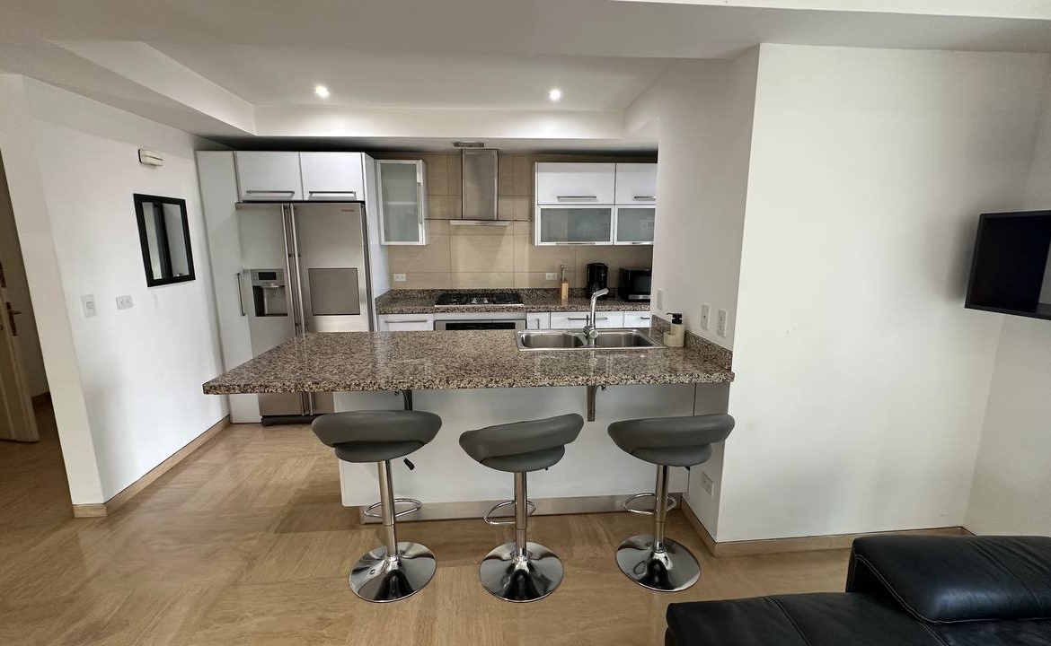 Apartamento en Alquiler en Campo Alegre, Caracas – 92m², 2 Habitaciones, 2 Baños y 2 Puestos de Estacionamiento