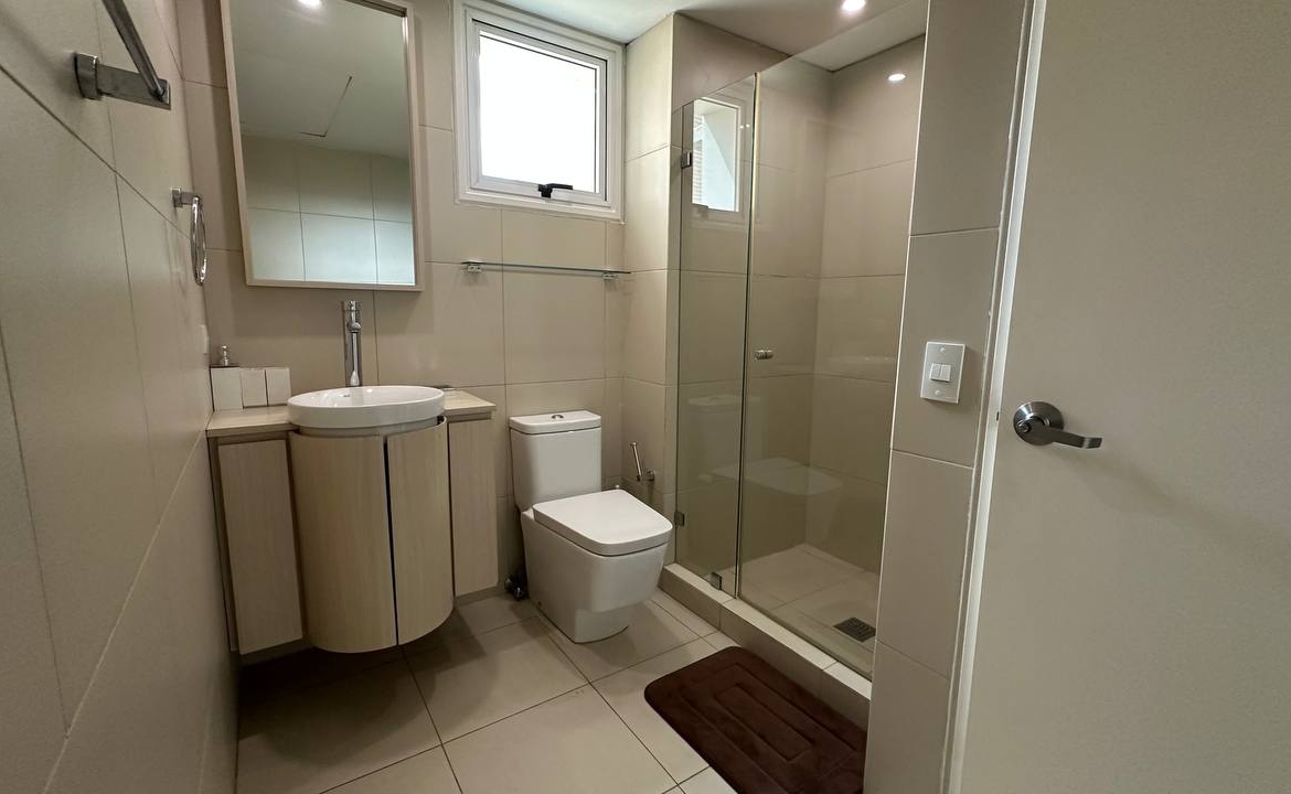 Apartamento en Alquiler en Campo Alegre, Caracas – 92m², 2 Habitaciones, 2 Baños y 2 Puestos de Estacionamiento