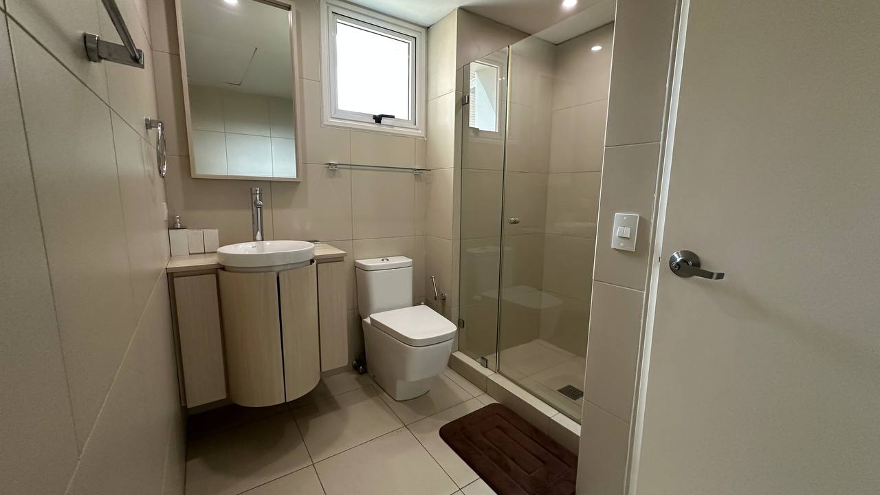 Campo Alegre-TorreB-Baño (2) Apartamento en Alquiler en Campo Alegre, Caracas – 92m², 2 Habitaciones, 2 Baños y 2 Puestos de Estacionamiento