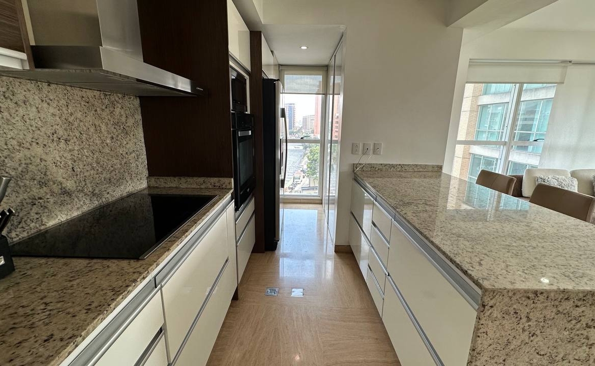 Apartamento en Alquiler en Campo Alegre, Caracas – 92m², 2 Habitaciones, 2 Baños y 2 Puestos de Estacionamiento