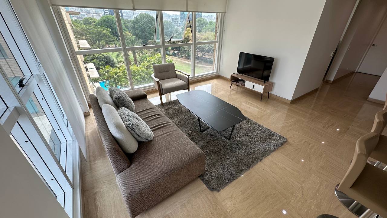 Campo Alegre-TorreB-Sala (3) Apartamento en Alquiler en Campo Alegre, Caracas – 92m², 2 Habitaciones, 2 Baños y 2 Puestos de Estacionamiento