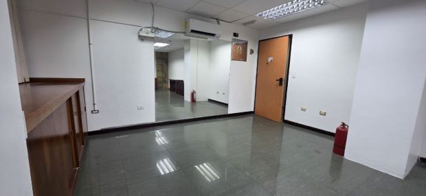 Oficina en Alquiler en Chacao, Caracas – 42m² y Estacionamiento Público