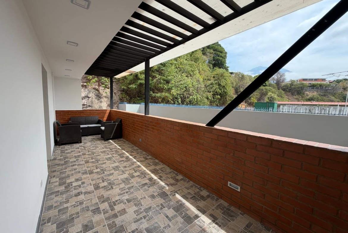 Casa Comercial en Venta en Colinas de Bello Monte, Caracas – 1.054m², 17 Baños y 3 Puestos de Estacionamiento