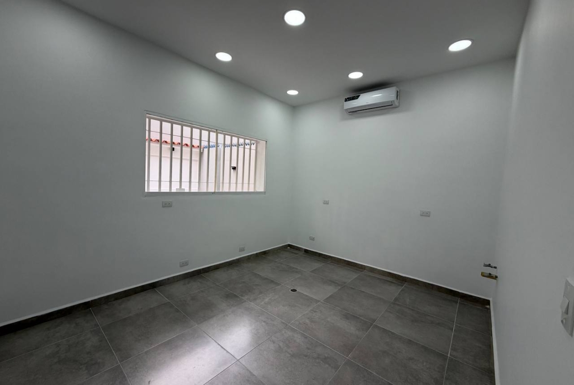 Casa Comercial en Venta en Colinas de Bello Monte, Caracas – 1.054m², 17 Baños y 3 Puestos de Estacionamiento