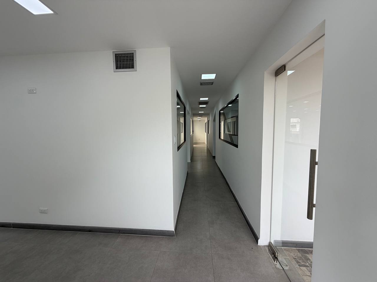 Colinas de Bello Monte-Casa-Areas (18) Casa Comercial en Venta en Colinas de Bello Monte, Caracas – 1.054m², 17 Baños y 3 Puestos de Estacionamiento