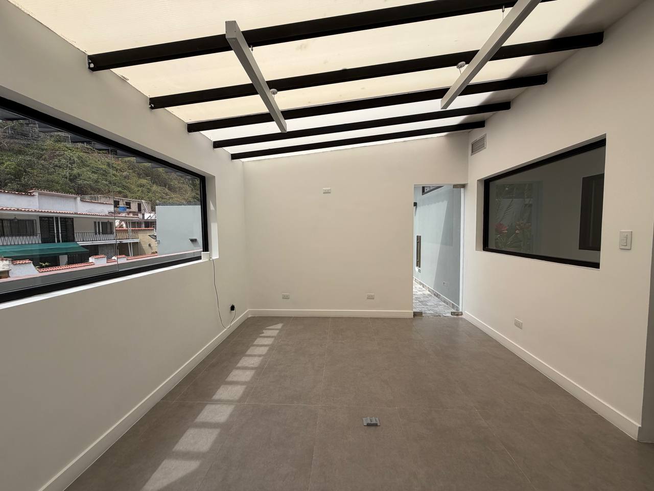 Colinas de Bello Monte-Casa-Areas (4) Casa Comercial en Venta en Colinas de Bello Monte, Caracas – 1.054m², 17 Baños y 3 Puestos de Estacionamiento