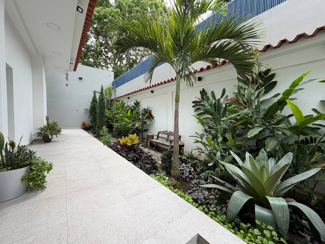 Colinas de Bello Monte-Casa-Areas (6) Casa Comercial en Venta en Colinas de Bello Monte, Caracas – 1.054m², 17 Baños y 3 Puestos de Estacionamiento