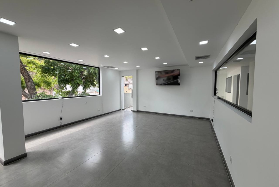 Casa Comercial en Venta en Colinas de Bello Monte, Caracas – 1.054m², 17 Baños y 3 Puestos de Estacionamiento