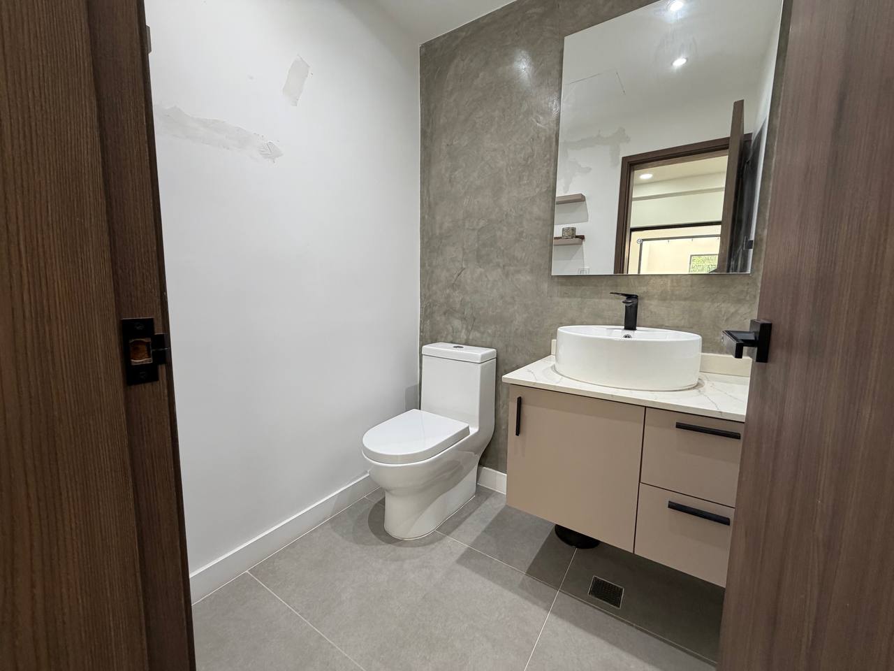 Colinas de Bello Monte-Casa-Baño (2) Casa Comercial en Venta en Colinas de Bello Monte, Caracas – 1.054m², 17 Baños y 3 Puestos de Estacionamiento